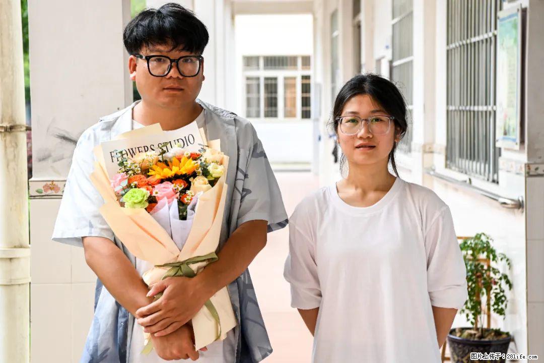 全网追的“扁担女孩”，找了一份暑假工，时薪12元 - 德宏生活资讯 - 德宏28生活网 dh.28life.net